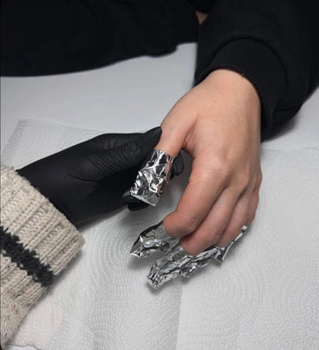 Comment retirer un vernis semi-permanent sans abîmer ses ongles : le guide complet des professionnels The FrenchTouch