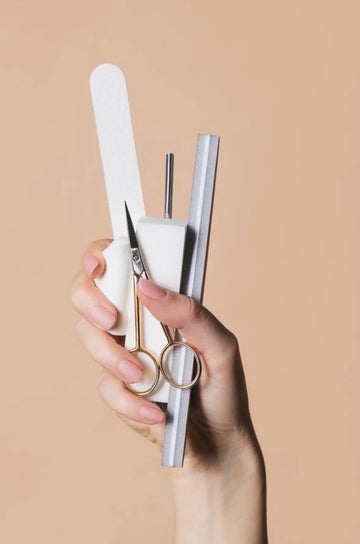 Les outils indispensables pour une préparation des ongles professionnelle : le guide complet des prothésistes ongulaires The FrenchTouch