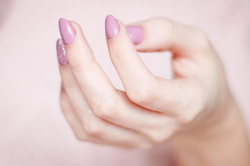 Comment poser un vernis semi-permanent ? Le guide complet pour une tenue parfaite