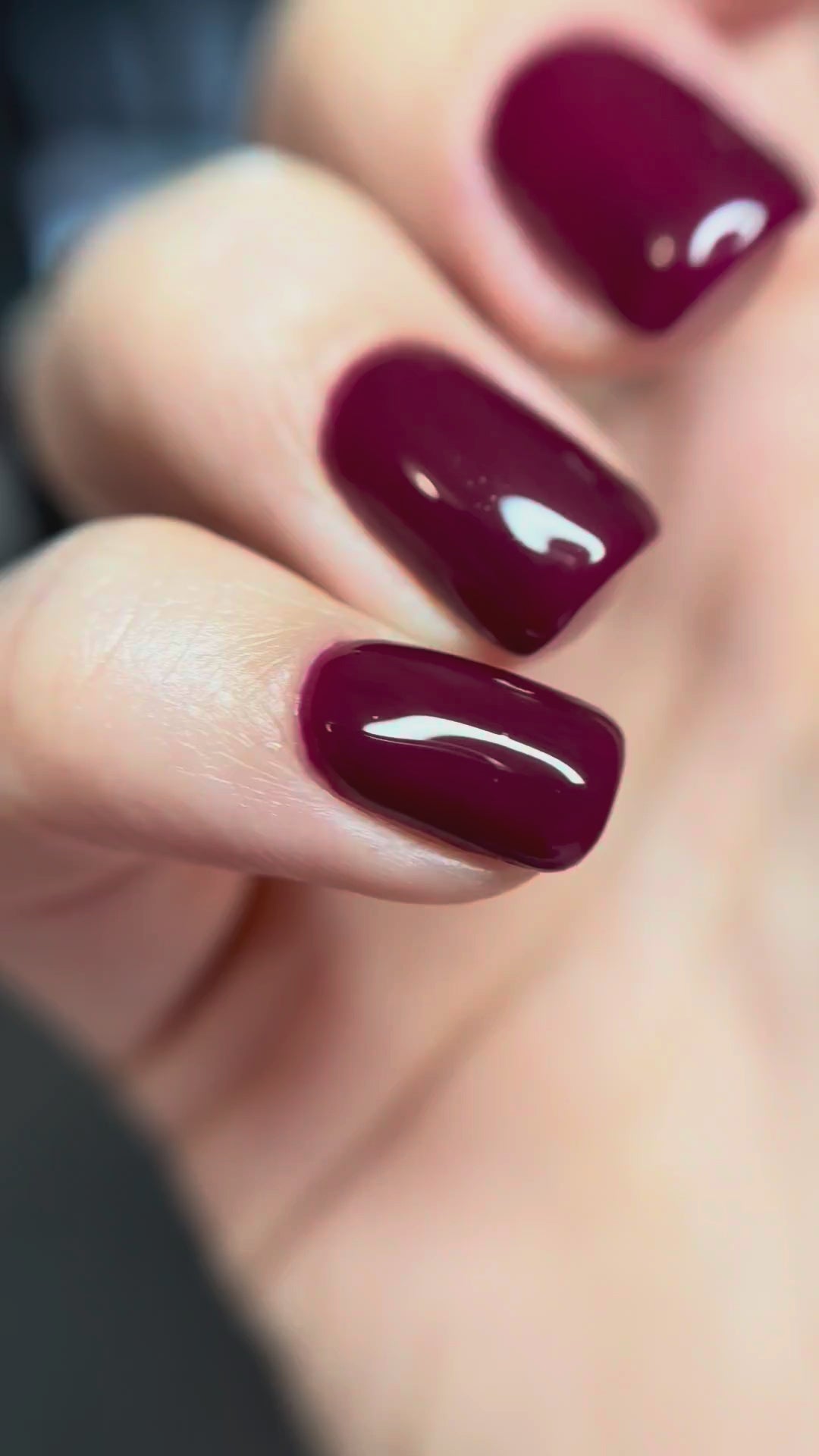 Vidéo montrant le résultat final des ongles après application du Top Coat No Wipe – brillance gel intense, finition lisse et durable sans résidu collant