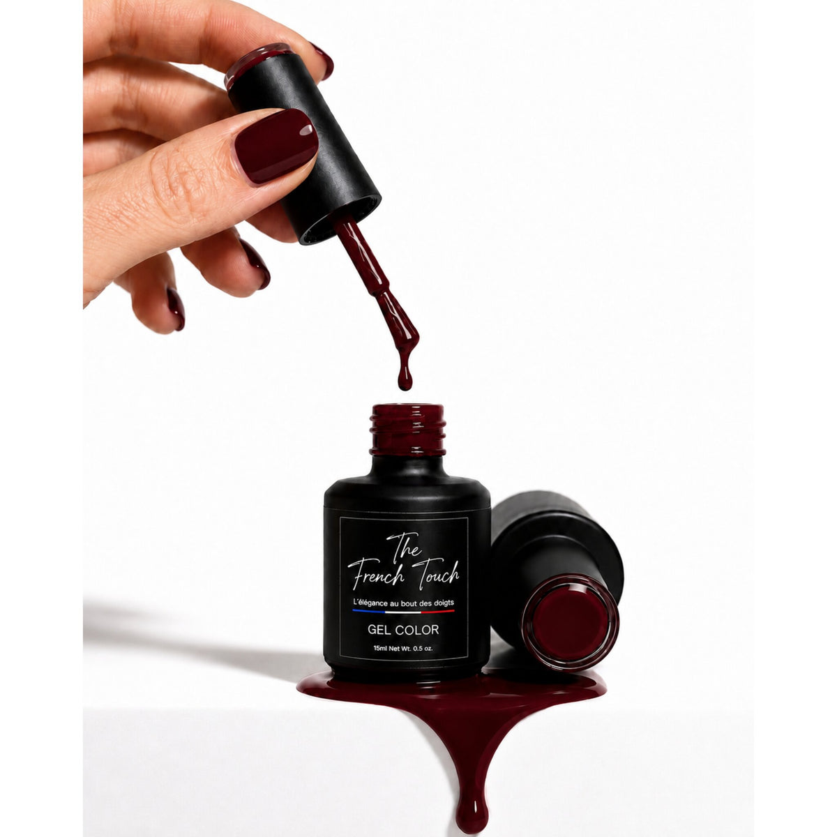 Application vernis semi-permanent Rouge Cherry au pinceau - manucure rouge profond